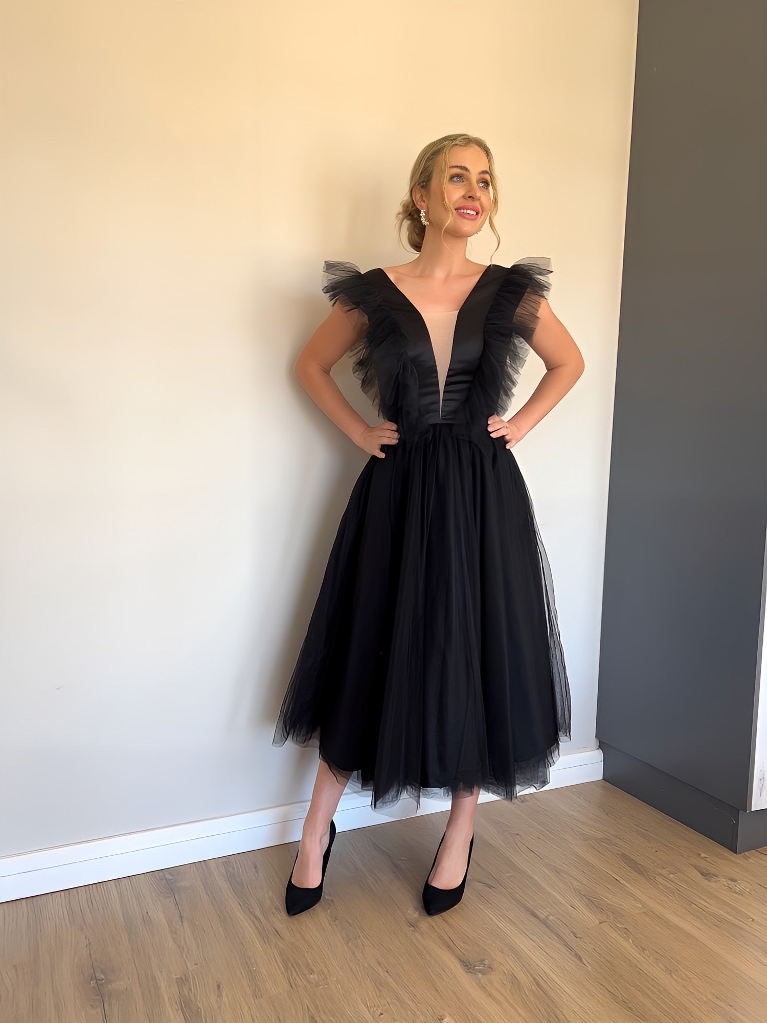 Della Midi Dress - Plunge Neck Short Sleeve Pleated Dress in Black | Showpo  USA